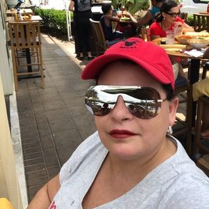 Meet your Posher, Nora